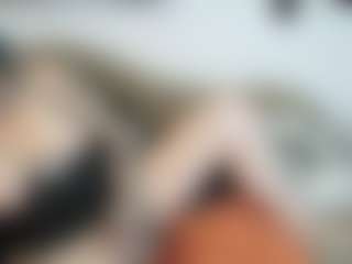 Live cam show with MissyDee - Fishnets on Dolls Live