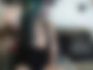 Live cam show with MissyDee - Fishnets on Dolls Live
