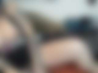 Live cam show with MissyDee - Middle Aged on StripNow