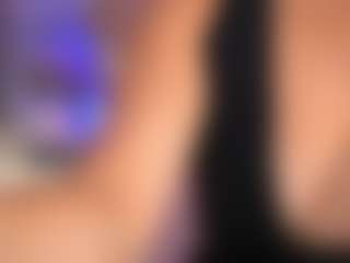 Live cam show with KiraRoxx - Middle Aged on madthumbs