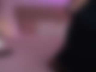 Live cam show with KiraRoxx - Green Eyes on CamClone