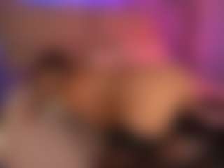 Live cam show with KiraRoxx - Double Penetration on Uber Horny