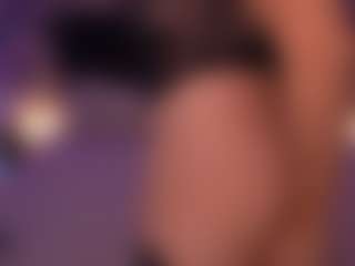 Live cam show with KiraRoxx - Brown Hair on friskycurves.com