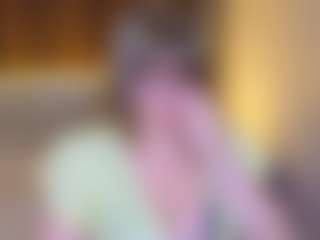 ZannaDreil MILF webcam performer live streaming