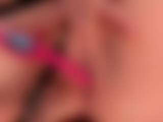 Live cam show with Amber Farrell - Average on wildcum.com