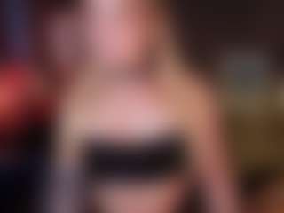 Live cam show with AugustineMagnet - Skinny MILF on SquirtSoMuch
