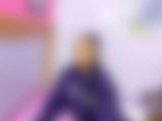 Live cam show with petitelittleebonyy - Pegging on Soda Cam