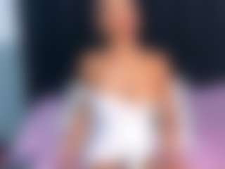 Live cam show with petitelittleebonyy - Pegging on Camsoda