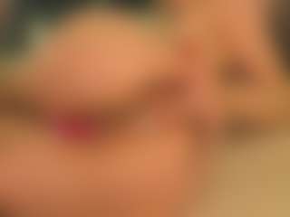 Spettacolo in cam dal vivo con Emma - Striptease su Camsoda