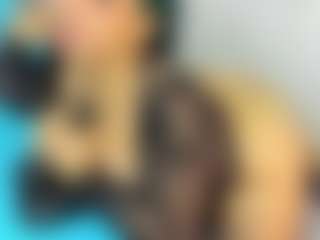 Live cam show with Carolinee-Torres - Threesome on Camsoda
