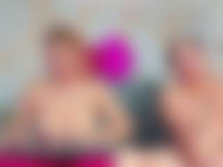 Live cam show with Carolinee-Torres - Threesome on Milfs Live