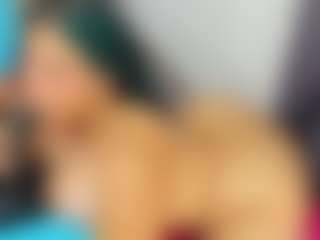 Live cam show with Carolinee-Torres - Threesome on Camsoda