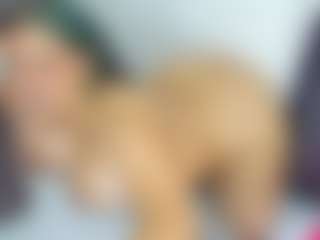 Live cam show with Carolinee-Torres - Threesome on Camsoda