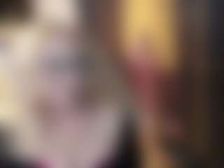 Live cam show with SofiaDream - Cougar on SmokeAndPoke