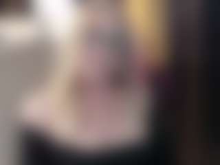 Live cam show with SofiaDream - Cougar on live18s.com