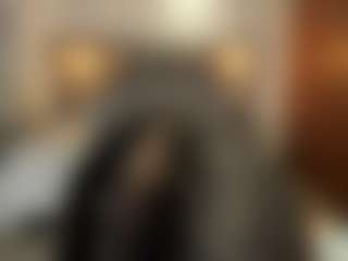 Live cam show with Sara Evans - Brown Eyes on Gym Cam Girls