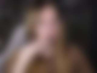 Live cam show with littlevildevil - Nails on Dare Cams