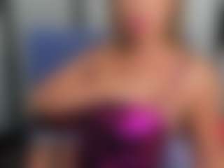 Live cam show with LatoyaFun - Blonde Hair Middle Aged on Camsoda