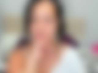 LindaInsatiable MILF webcam performer live streaming