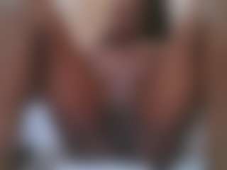 Live cam show with ashley-ella - Living Room on AdultVida.com