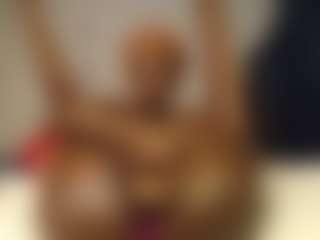 Bella's Live Sex Cam Show