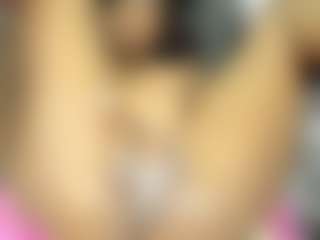 Live cam show with kaitllyn-queen - Nipple Piercings on Big Tits