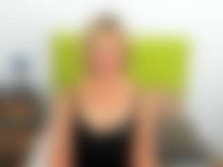 Live cam show with MarieDesire - Upskirt on dropp.cam