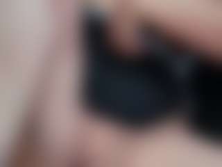 Live cam show with Piper - Tongue on StripNow