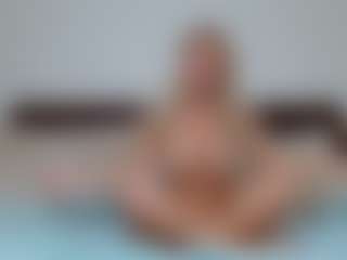 Laura Bentley's Live Sex Cam Show