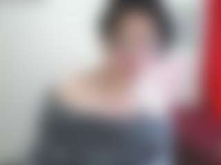 Live cam show with Camelia Saenz - Nipple Piercings on Milfs Live