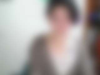 Live cam show with Camelia Saenz - Cute on StripNow