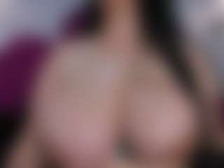 AmbberMoon MILF webcam performer live streaming