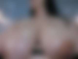 AmbberMoon MILF webcam performer live streaming