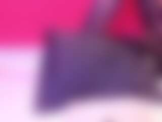 emiwells's Live Sex Cam Show