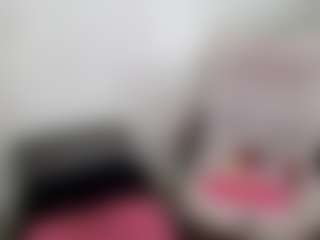 Live cam show with Mzprettyzone - Twitter on dropp.cam