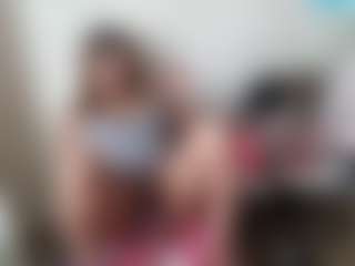 Live cam show with Mzprettyzone - Twitter on chickslive.net