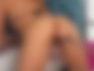 Live cam show with Aurora-Bitch - Gagging on Camsoda