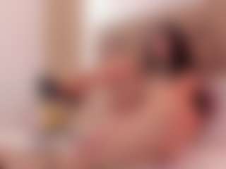 clarisse28's Live Sex Cam Show