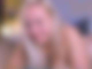 Live cam show with Debbie - Facial Piercings on Hubzter Live