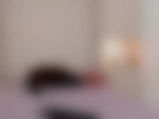 Live cam show with Jade Moller - Oil on Gym Cam Girls