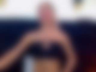 Live cam show with Valentina - Average on TeamSkeetLive