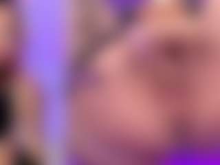 Live cam show with Valentina - Petite on AdultVida.com