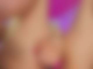 Live cam show with Eliie-Ruizz - Innocent on TottyGirls