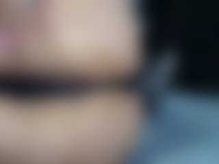 Live cam show with anymour - Spanks on friskycurves.com