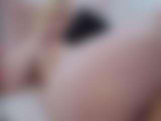 Live cam show with Genne - Petite on 1on1-livenow