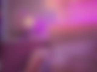 Live cam show with Genne - Petite on Uber Horny