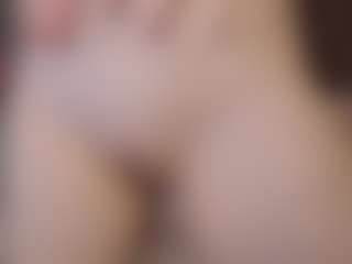 Live cam show with Genne - Brown Hair Petite on Fling VIP Chat