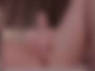 Live-Cam-Show mit Genne - Brown Hair Petite auf Camsoda