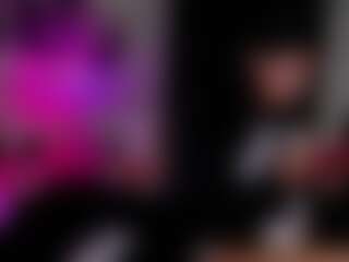 EmmyBelucci's Live Sex Cam Show