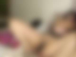 Live cam show with Mature Coquette - Oil on SpunkLive
